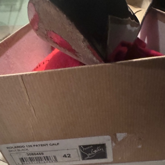 Size 42 fits more like a 10 rather than an 11. Comes with box & shoe bags - Picture 6 of 11